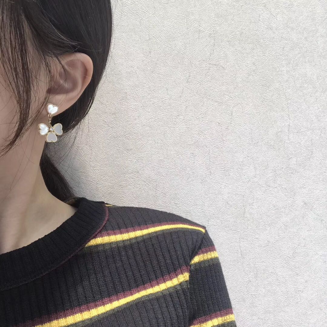 [Shinejoy]CLOVER SWEET WHITE MOP EARRINGS