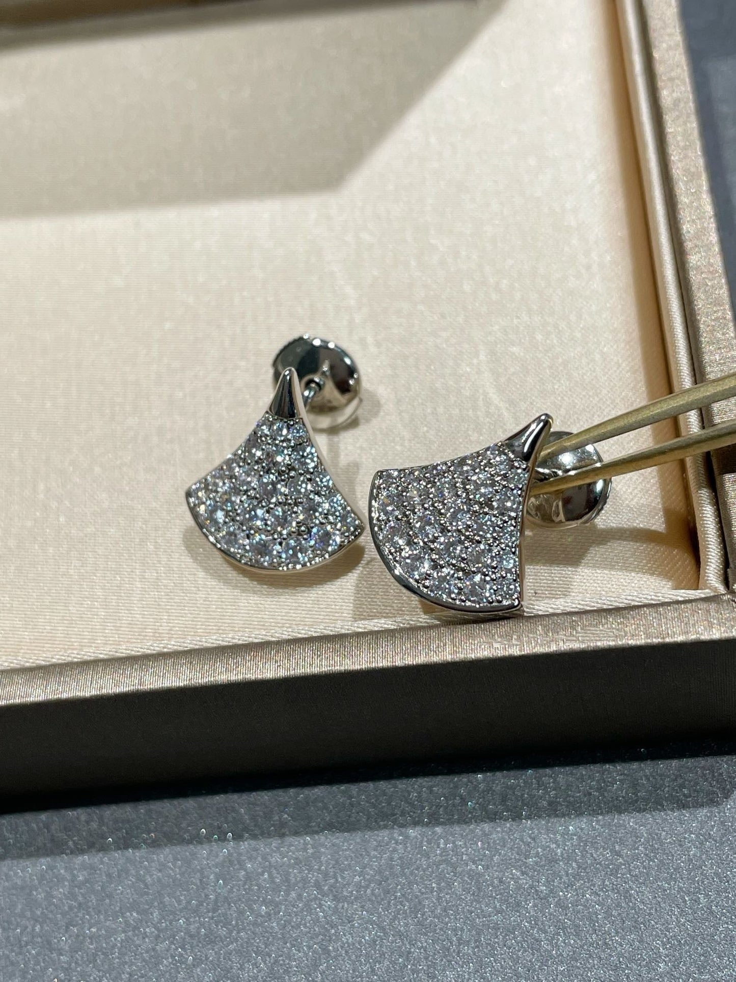 [Shinejoy]DREAM STUD EARRINGS DIAMOND