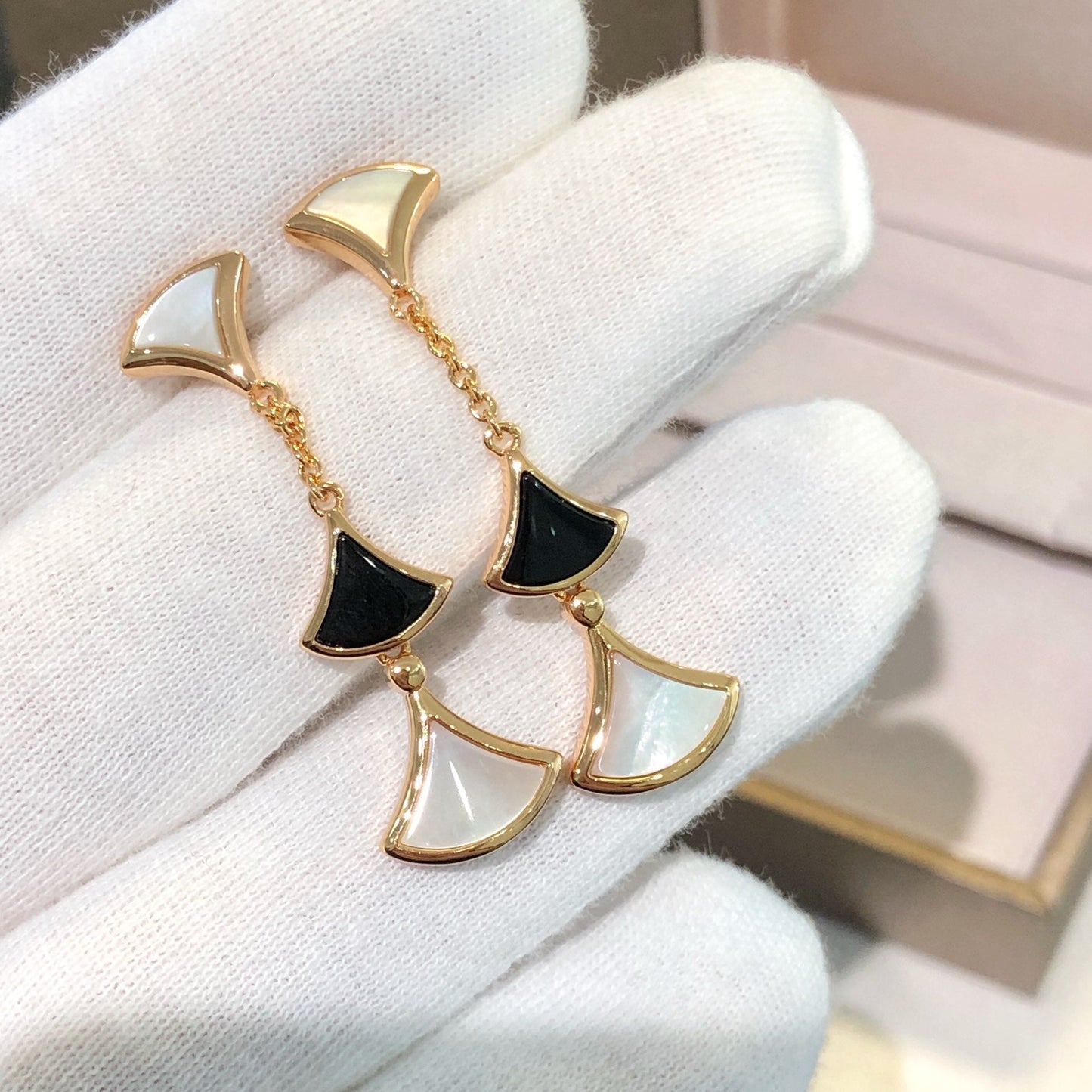 [Shinejoy]DREAM EARRINGS 3 MOTIFS ONYX MOP PINK GOLD