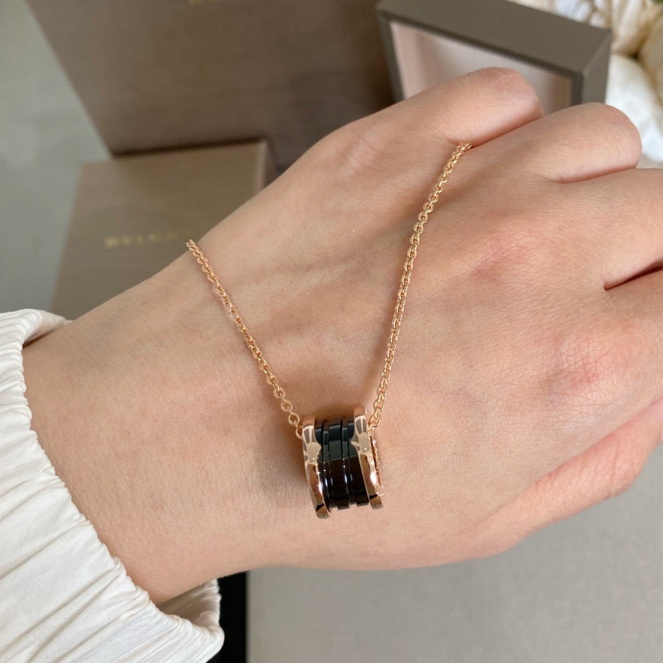 [Shinejoy]ZERO 1 BLACK CERAMIC PINK GOLD NECKLACE