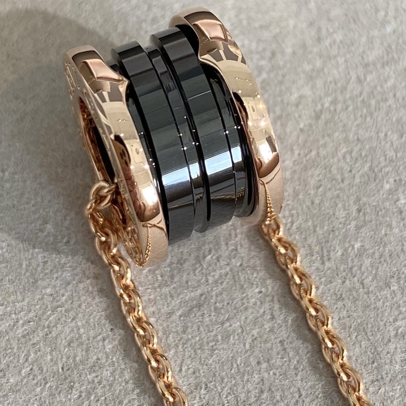 [Shinejoy]ZERO 1 BLACK CERAMIC PINK GOLD NECKLACE