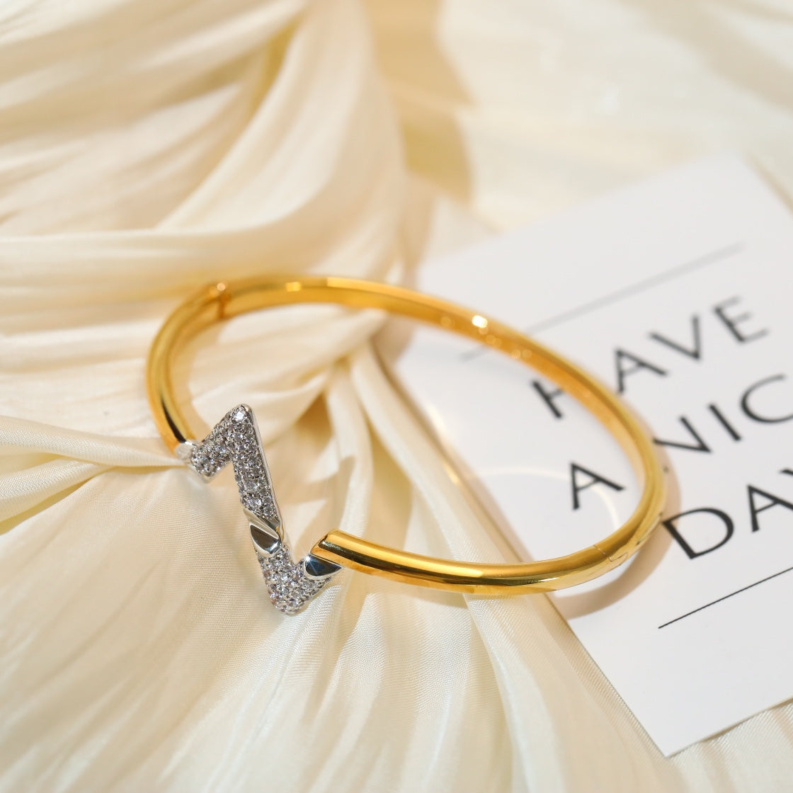 [Shinejoy]VOLTE UPSITE DOWN GOLD DIAMOND BRACELET
