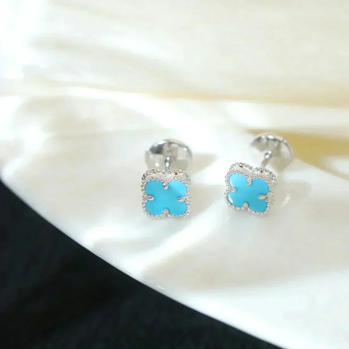 [Shinejoy]CLOVER MINI 9.5MM ONYX STUD EARRINGS SILVER
