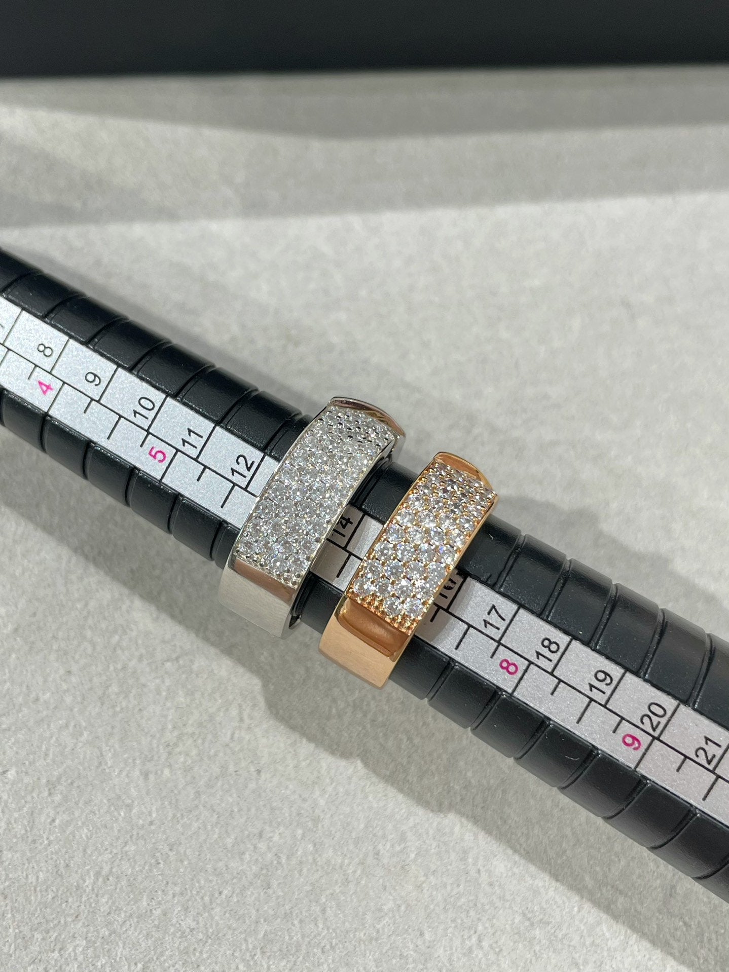 [Shinejoy]LIENS EVIDENCE  DIAMOND PAVED RING