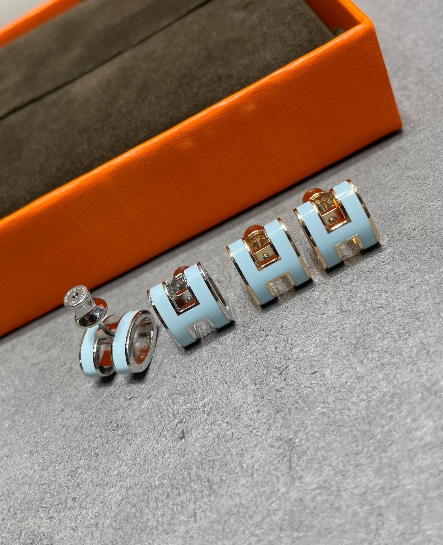 [Shinejoy]POP H SKY BLUE STUD EARRINGS