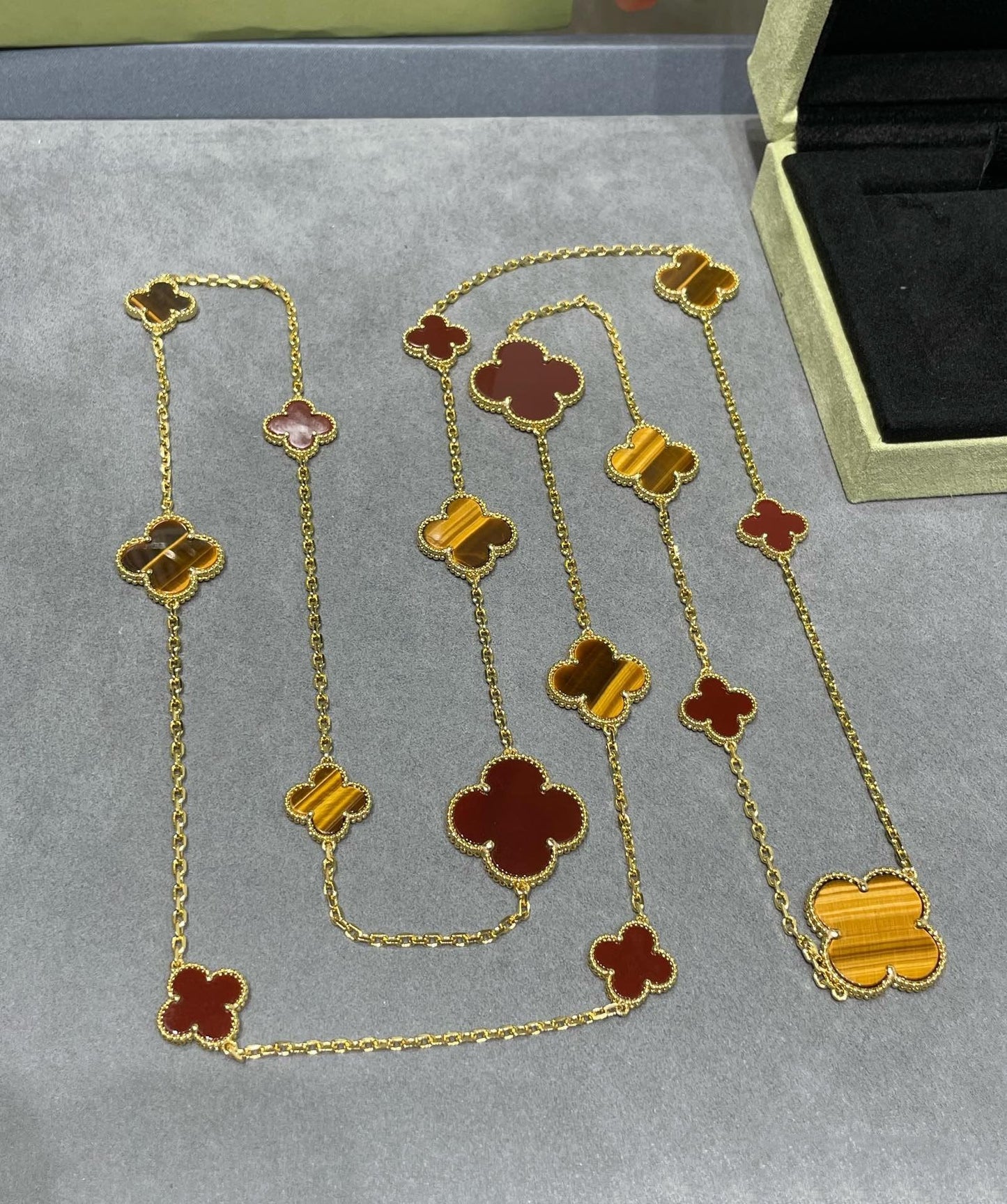 [Shinejoy]CLOVER 16 MOTIF CARNELIAN TIGER EYE ROSE GOLD NECKLACE