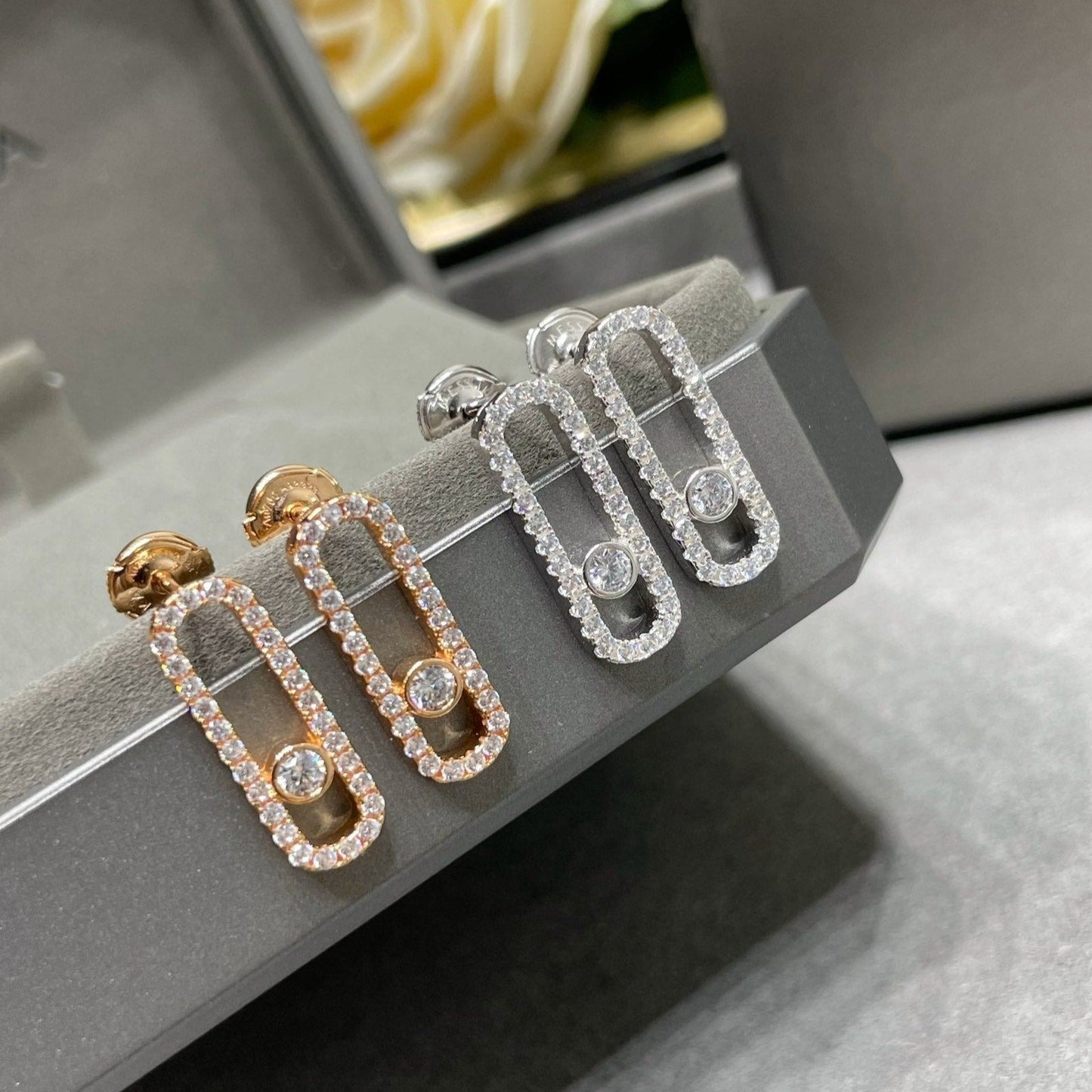 [Shinejoy]MOVE UNO STUD DIAMOND PAVED EARRINGS