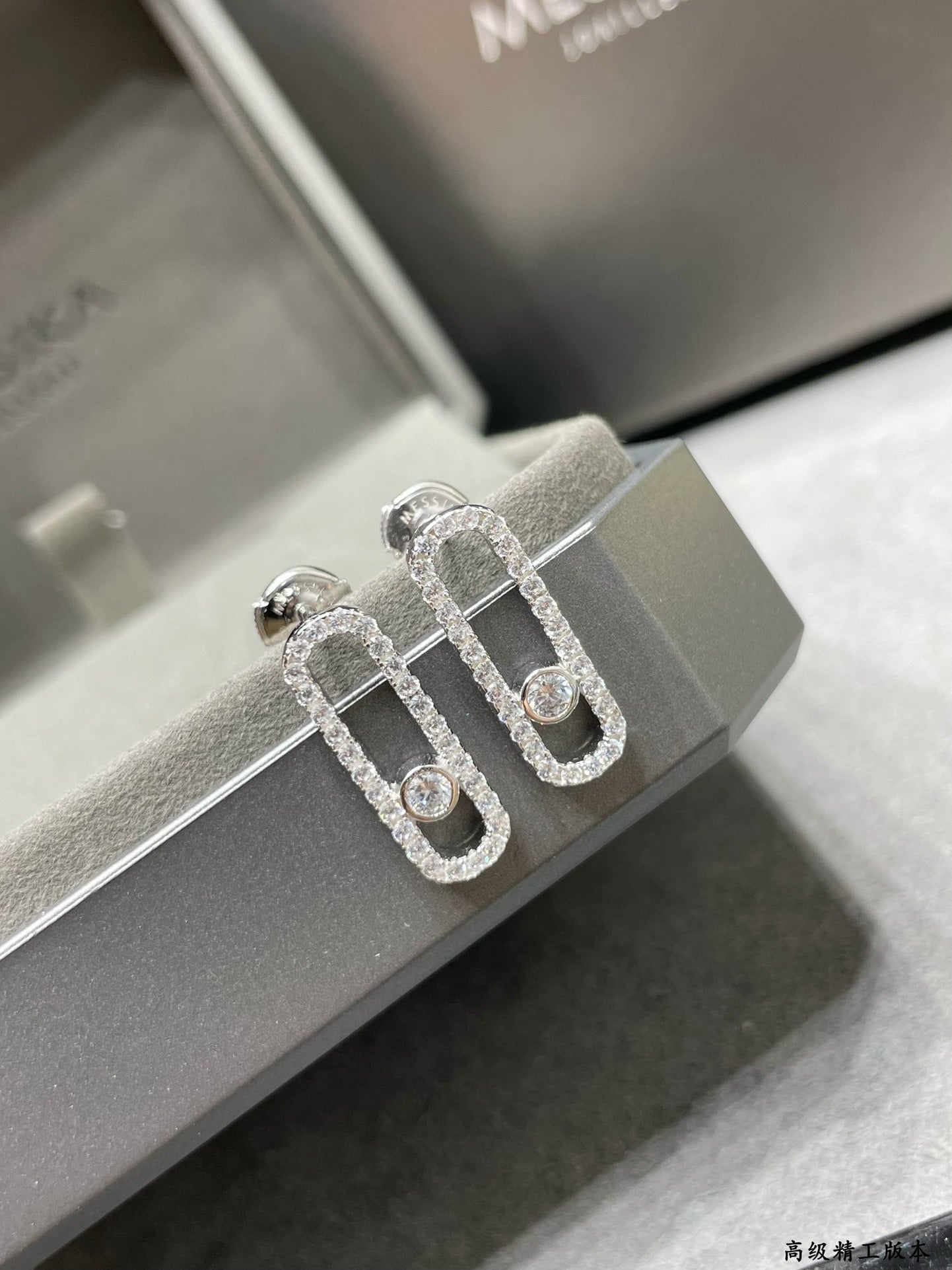 [Shinejoy]MOVE UNO STUD DIAMOND PAVED EARRINGS