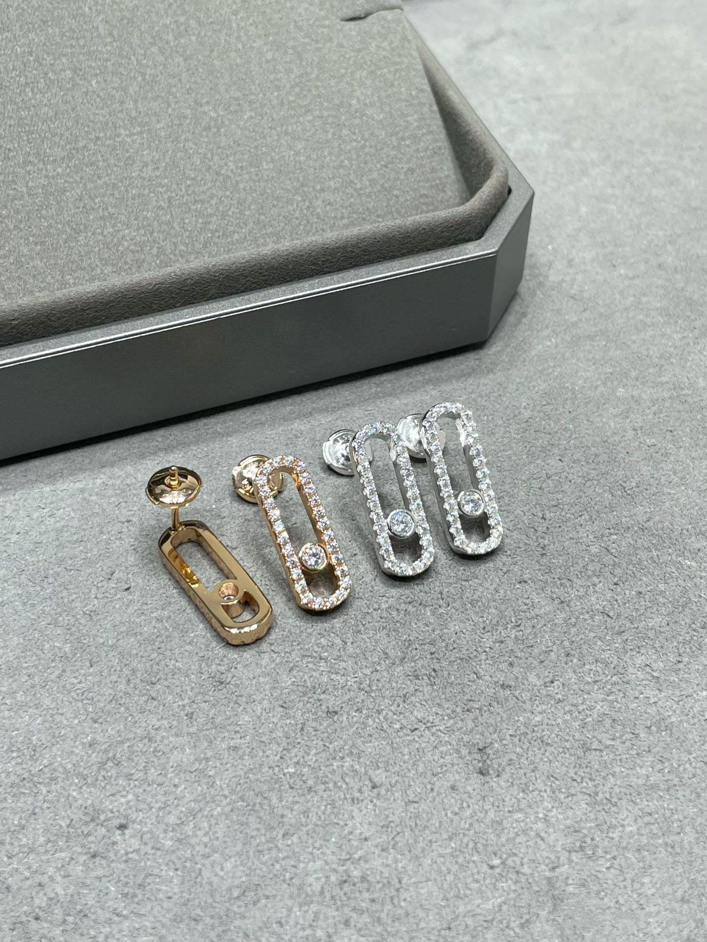 [Shinejoy]MOVE UNO STUD DIAMOND PAVED EARRINGS