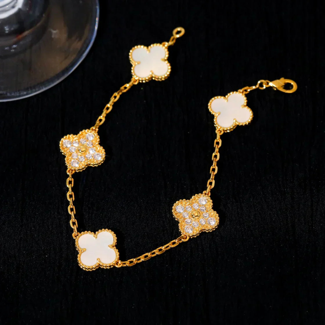 [⭐Shinejoy]CLOVER WHITE PEARL MOP 5 MOTIF BRACELET COLLECTION