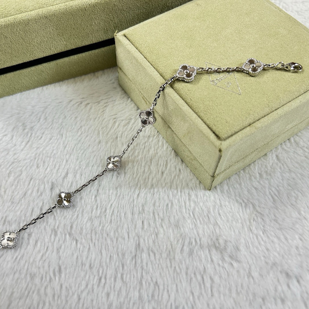 [⭐Shinejoy]CLOVER 6 MOTIF DIAMOND BRACELET