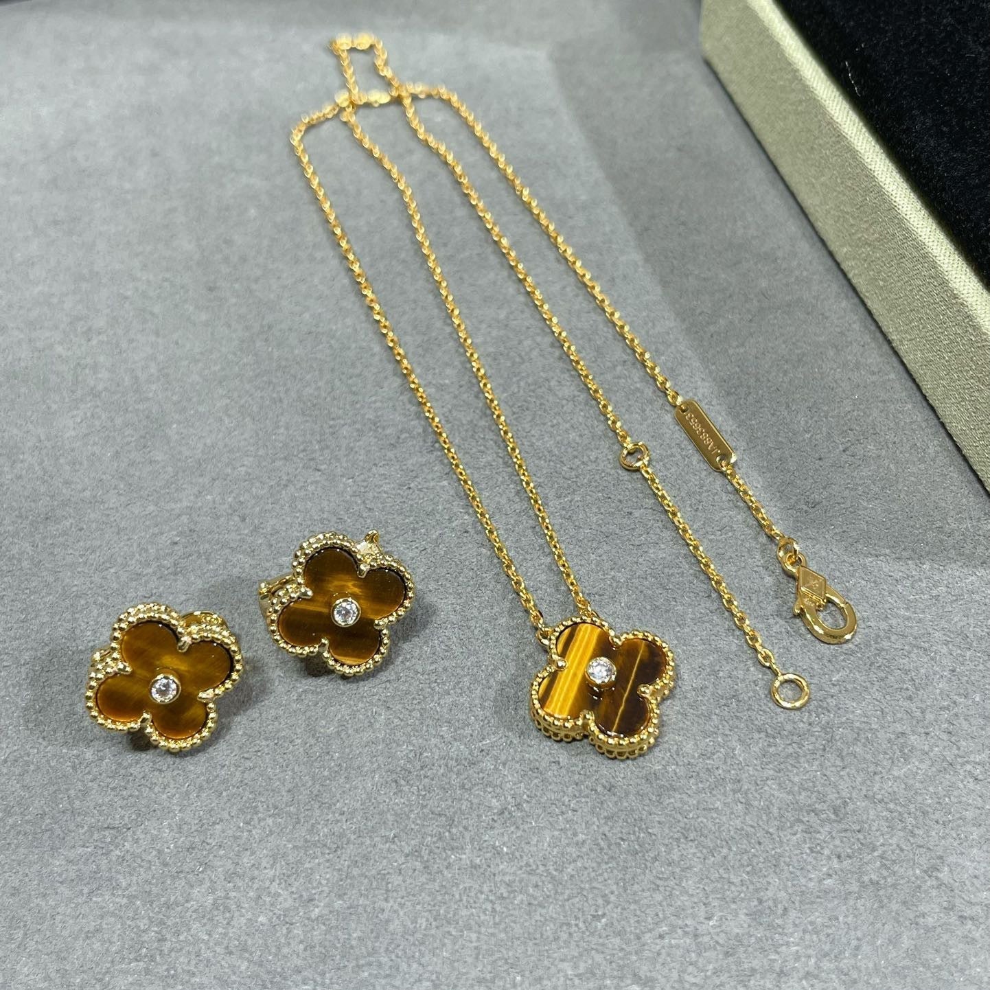 [Shinejoy]CLOVER 15MM DIAMOND AND YELLOW TIGER'S EYE AGATE necklace