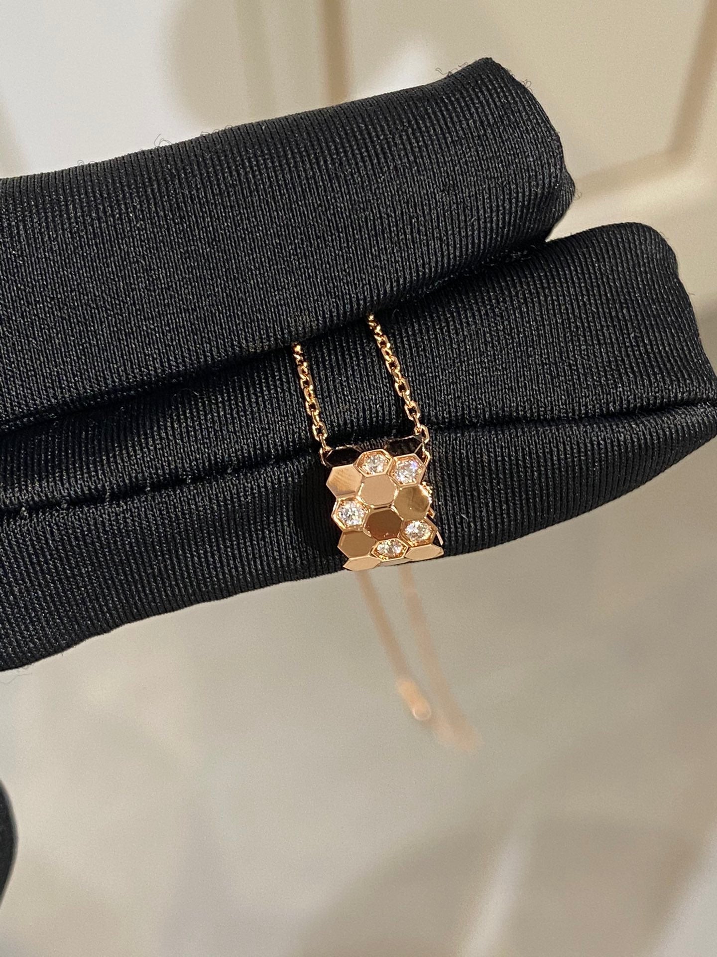 [Shinejoy]BEE LOVE DIAMOND NECKLACE