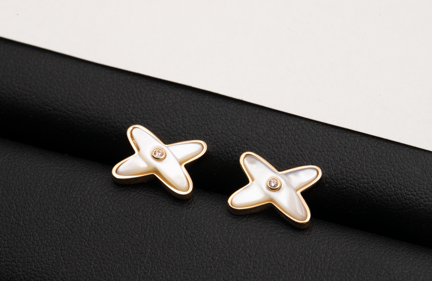 [Shinejoy]JEUX DE WHITE MOP ROSE GOLD DIAMOND EARRINGS