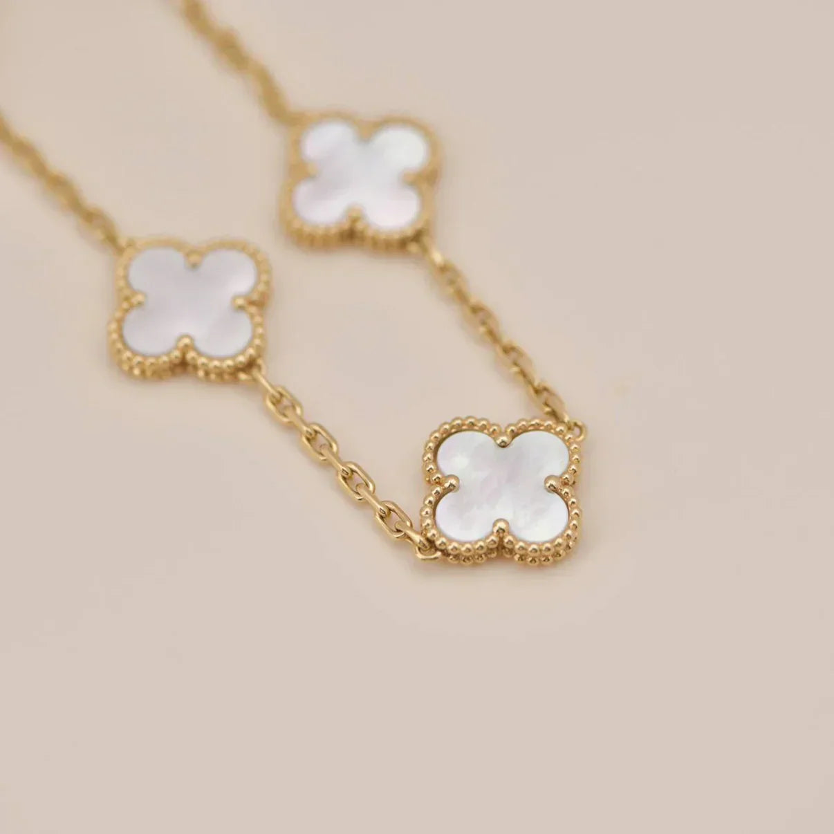[⭐Shinejoy]CLOVER WHITE PEARL MOP 5 MOTIF BRACELET COLLECTION