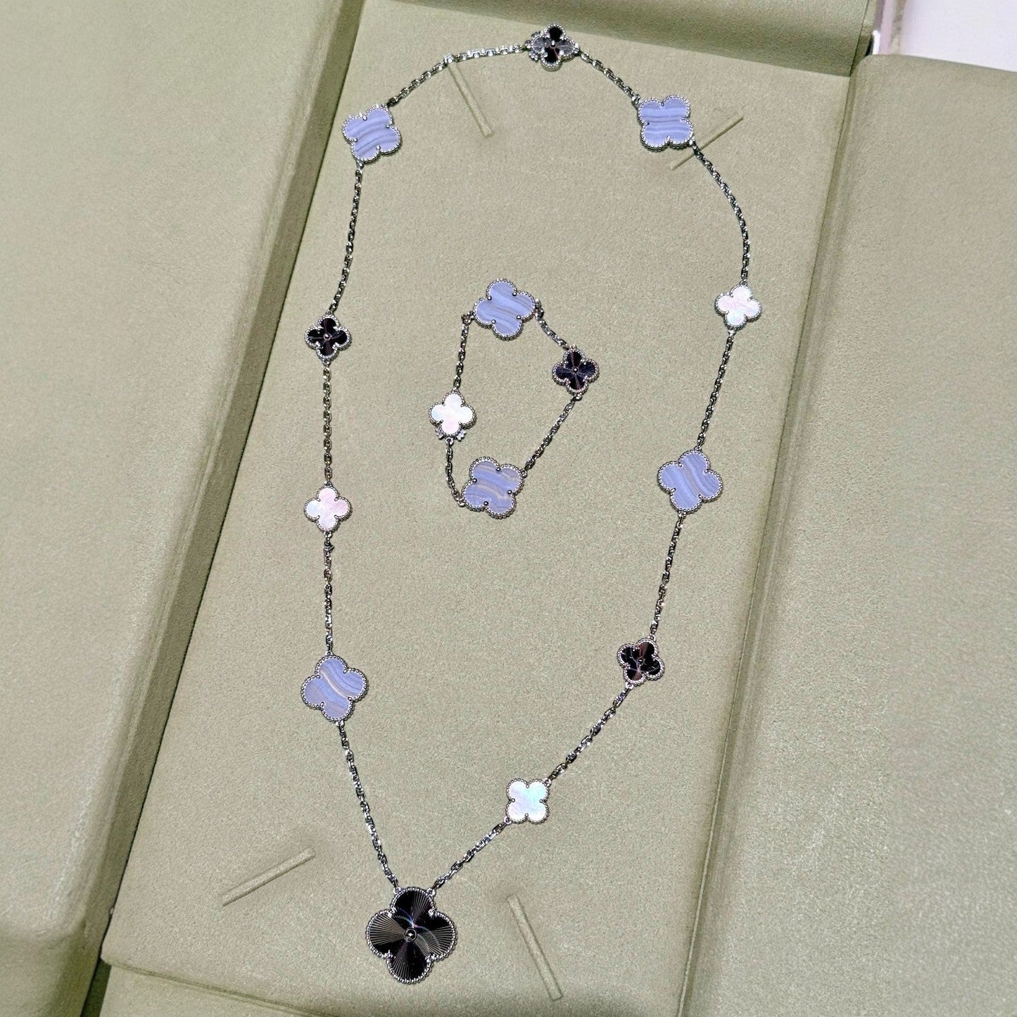 [⭐Shinejoy]DETACHABLE CLOVER 15(11+4) FLOWER SILVER NECKLACE SET